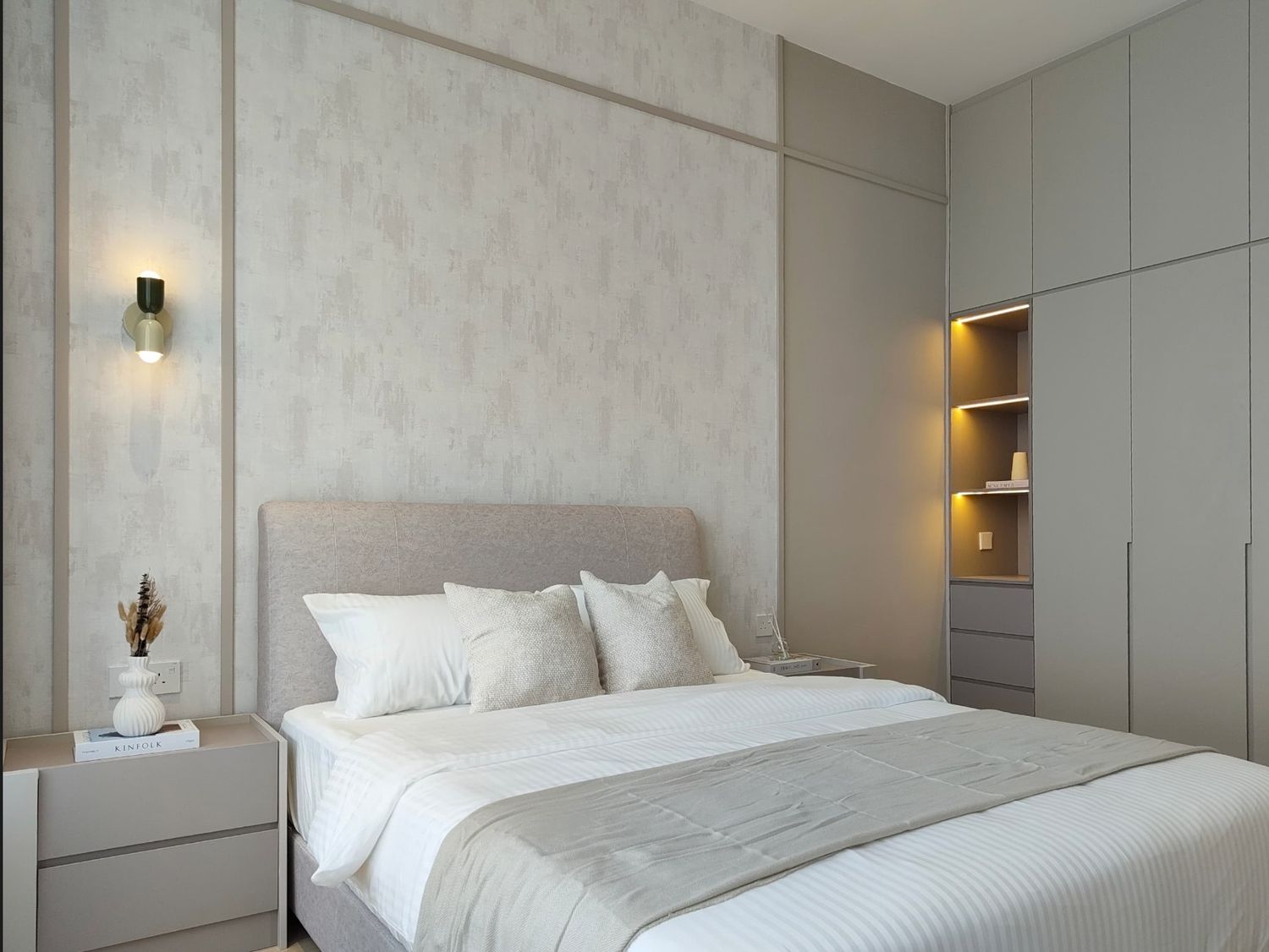 Still Radiance Trinity Pentamont